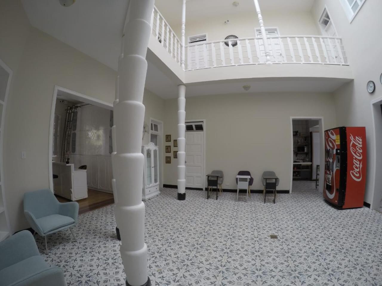 Nomad Hostel Медельин Экстерьер фото