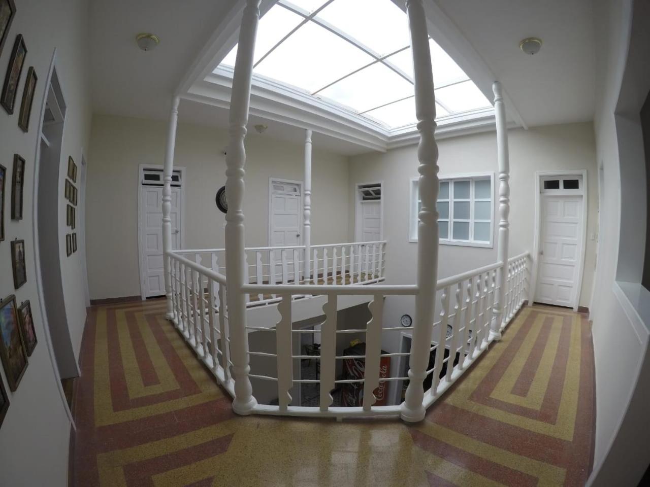 Nomad Hostel Медельин Экстерьер фото