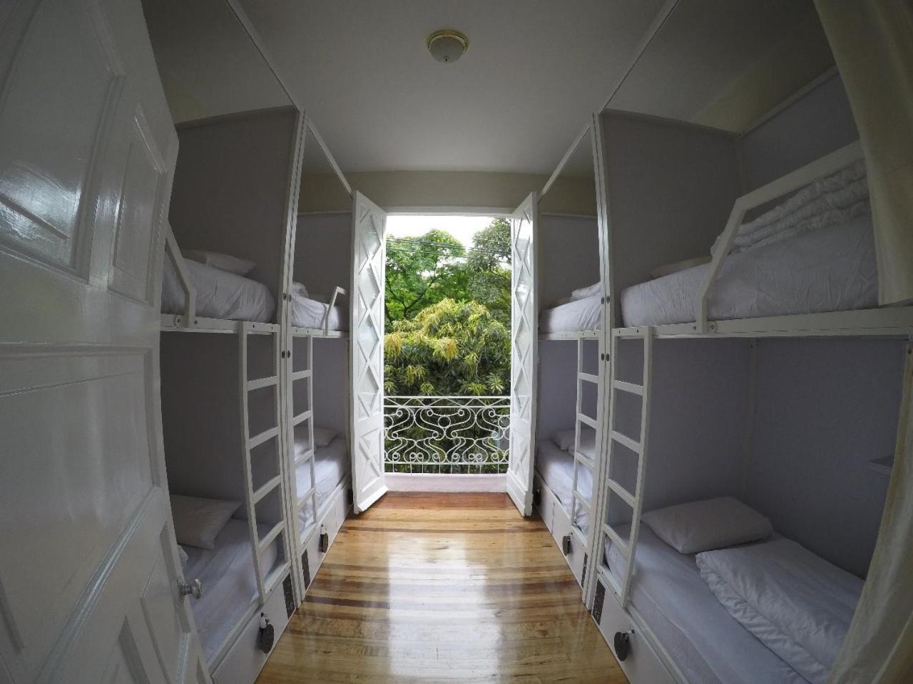 Nomad Hostel Медельин Экстерьер фото