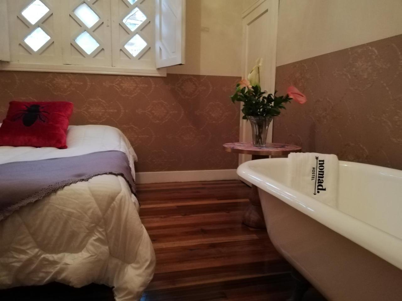 Nomad Hostel Медельин Экстерьер фото