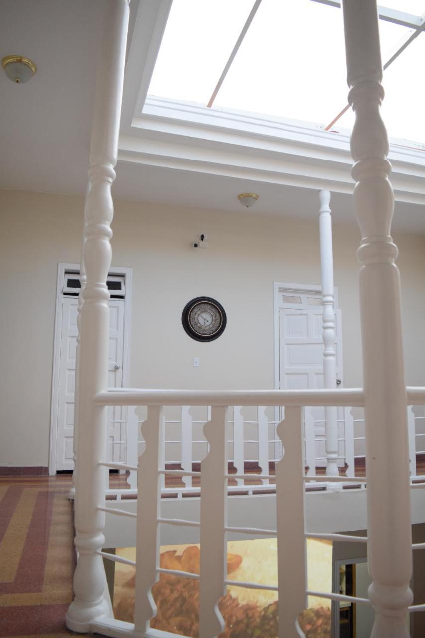 Nomad Hostel Медельин Экстерьер фото